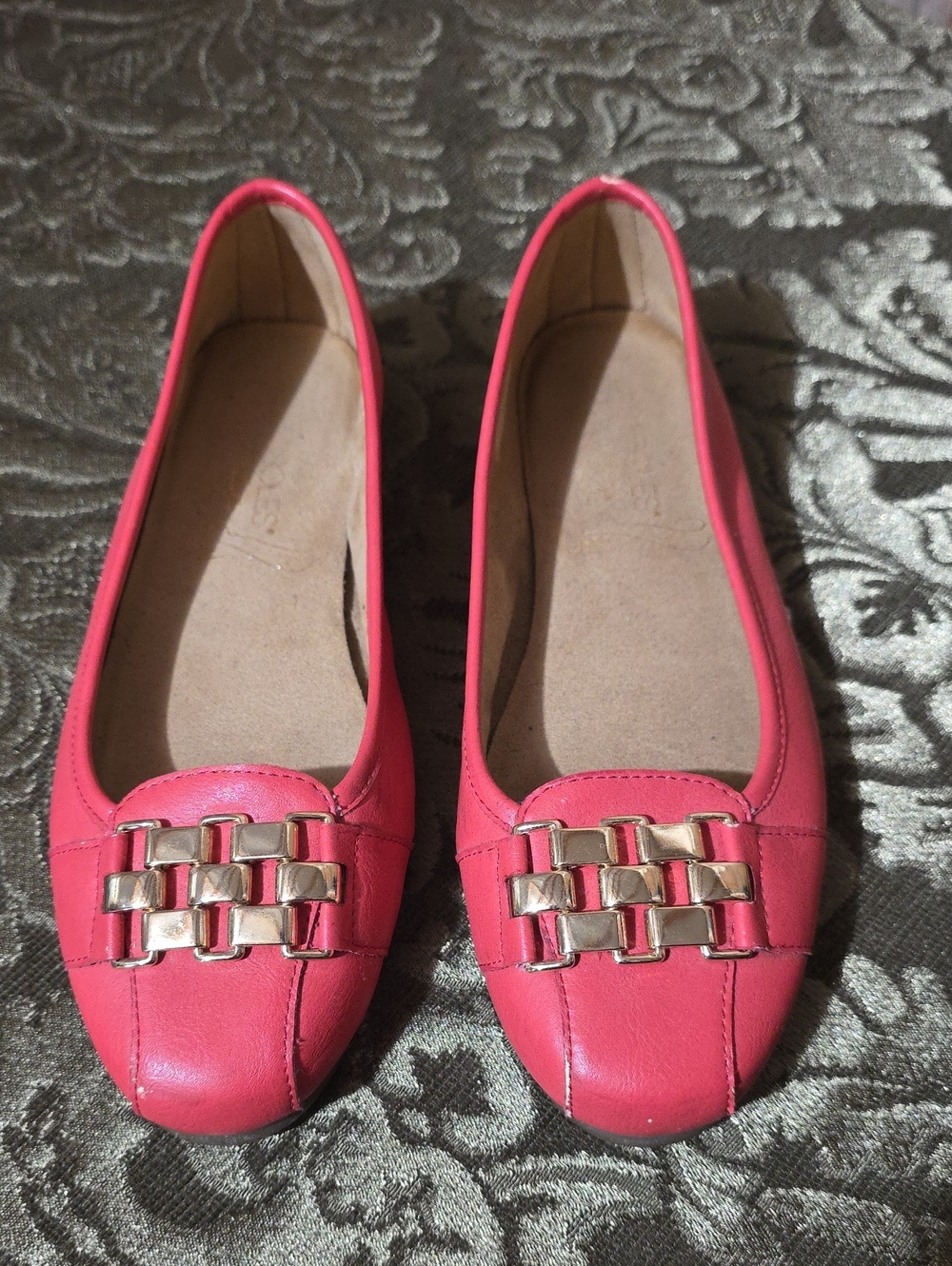 AEROSOLES Coral Pink Leather Slip-On Flats with Gold Chain Detail